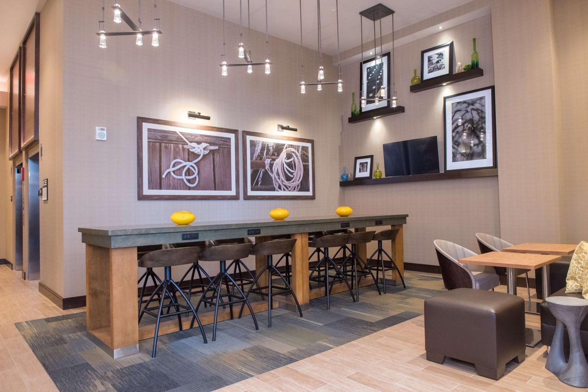 Hampton & Washington, D.c. - Navy Yard 3*